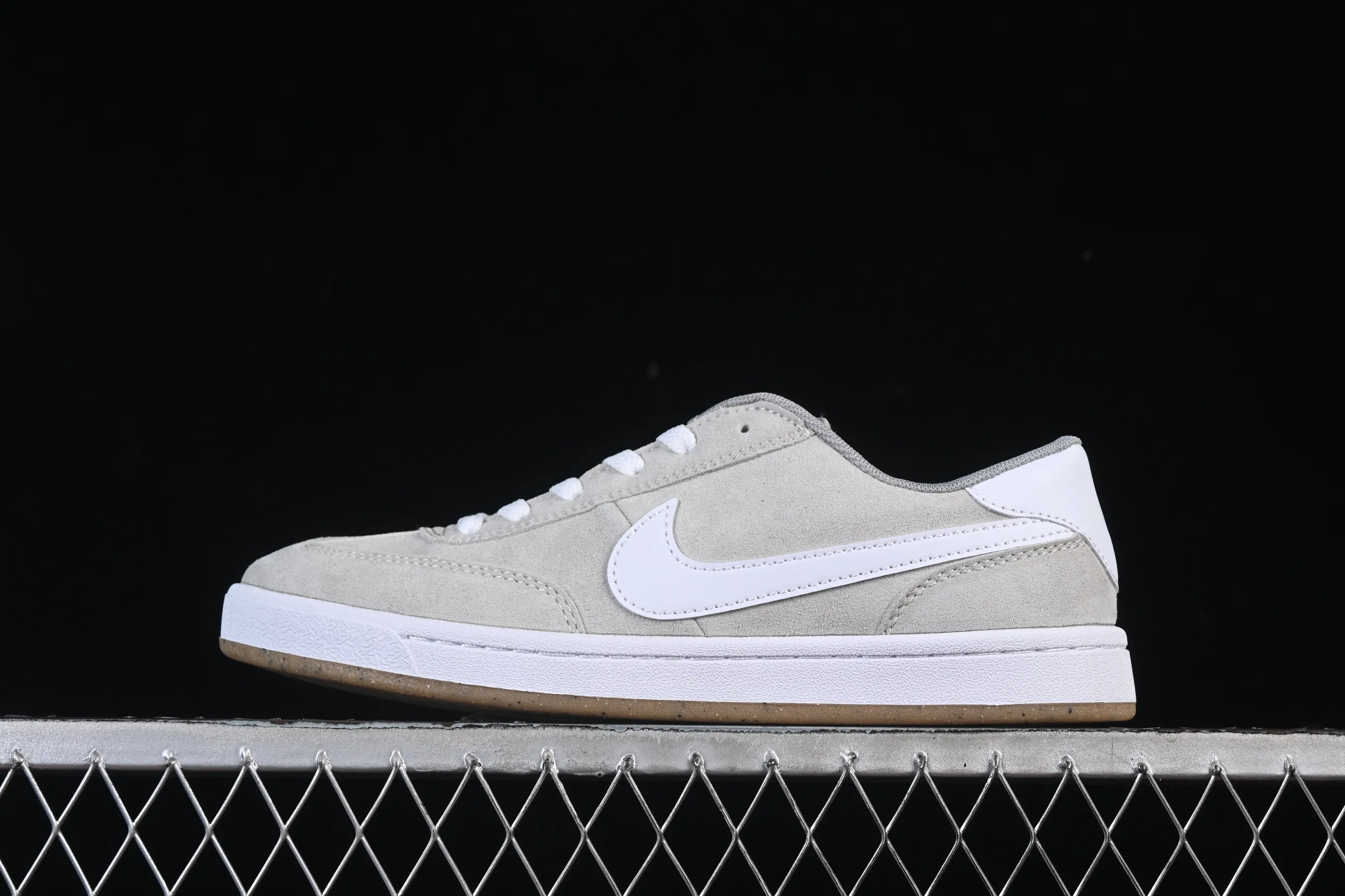 All categories Nk SB Dunk series Nike SB Fc Classic campus sneakers Nike SB Fc Classic Nike autumn and winter campus casual sneakers 909096-111